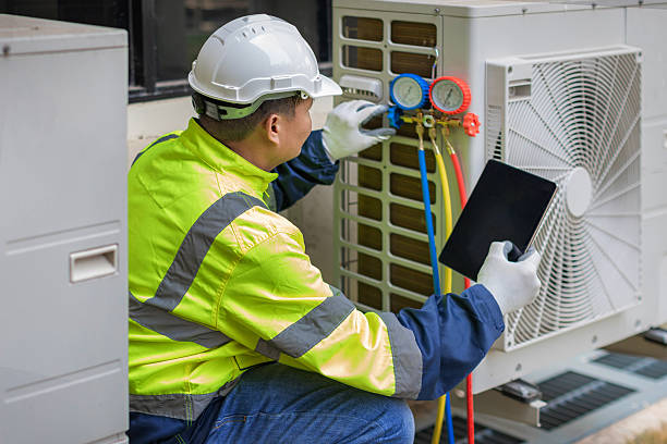 Professional Hvac technician working in Chatfield, TX